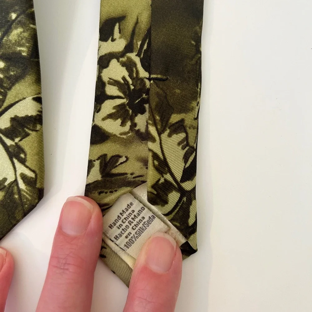 Tommy Bahama Silk‎ Necktie Olive Green Tropical Palm Tree Island Theme